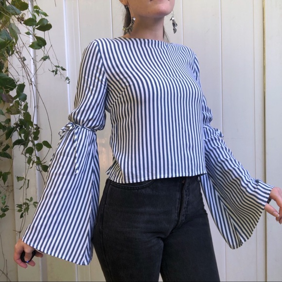 Forever 21 Tops - ❤️SOLD❤️Retro Bell Sleeve Top